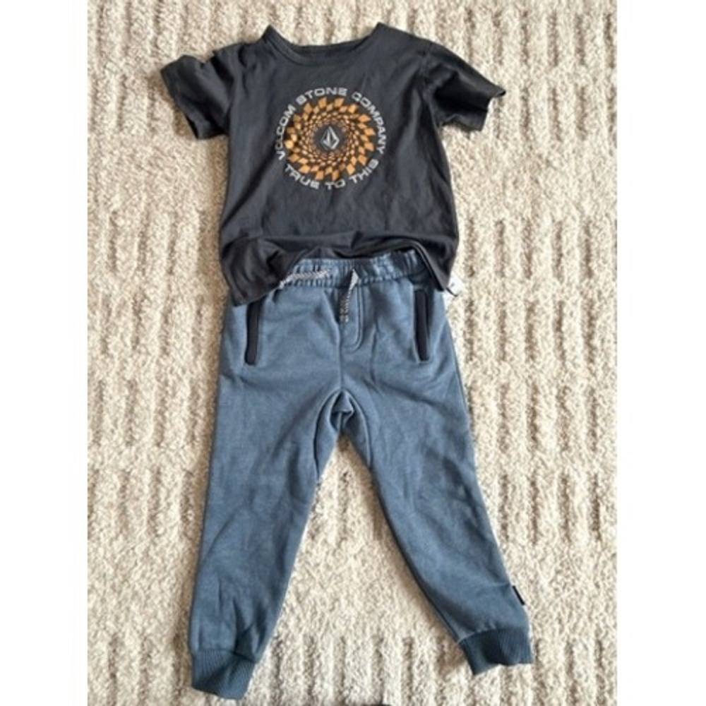 Volcom Boys 2 Piece Set Graphic T-Shirt and Jogger Pants Grey Blue 4T
